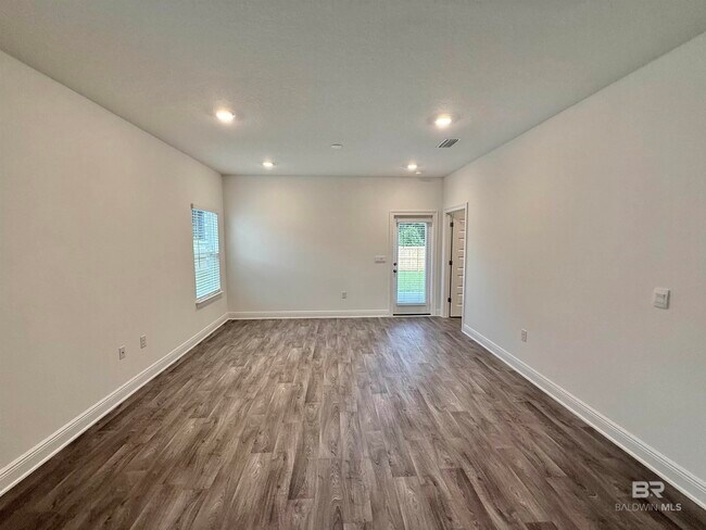 Building Photo - 13756 Shea Cir