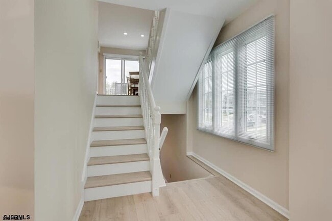 Building Photo - 433 Albacore Ln