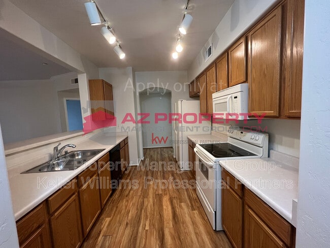 Building Photo - 955 E Knox Rd