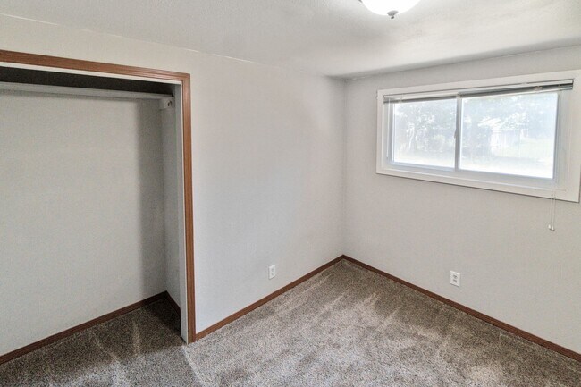 Building Photo - 908/910 East Rockwell Avenue