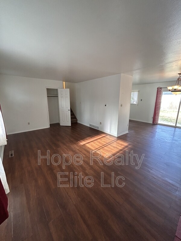 Building Photo - 1106 Querida Dr