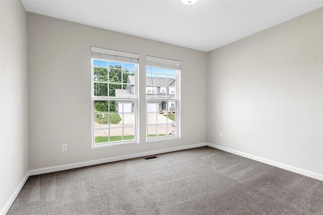 Building Photo - 4602 Siesta Dr