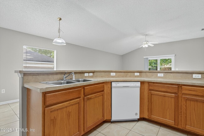 Building Photo - 2821 Cross Creek Dr