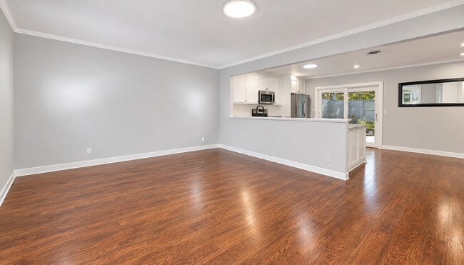 Building Photo - 415 Sutton Pl