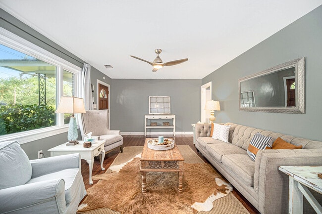 Building Photo - 5112 Victoria Ave