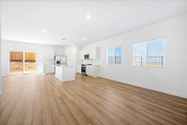 Building Photo - 3685 Vestland Ct