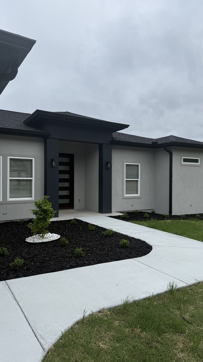 Building Photo - 219 Fox Chase Cir