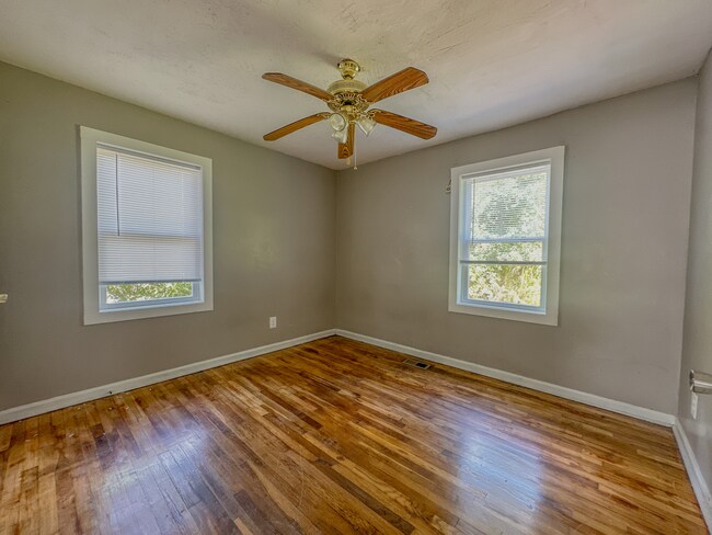 Building Photo - 804 E Cranford Ave