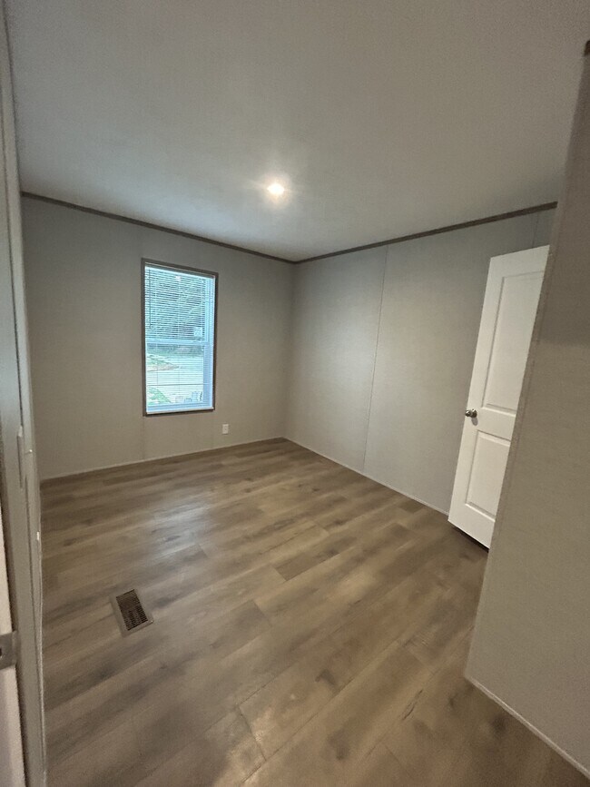 Building Photo - 206 Angel Ct