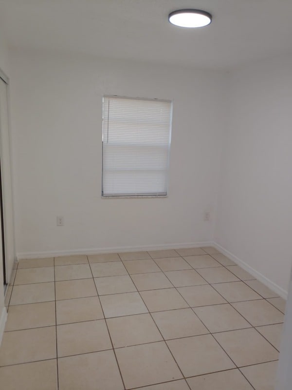 Building Photo - 1729 Birchwood Cir