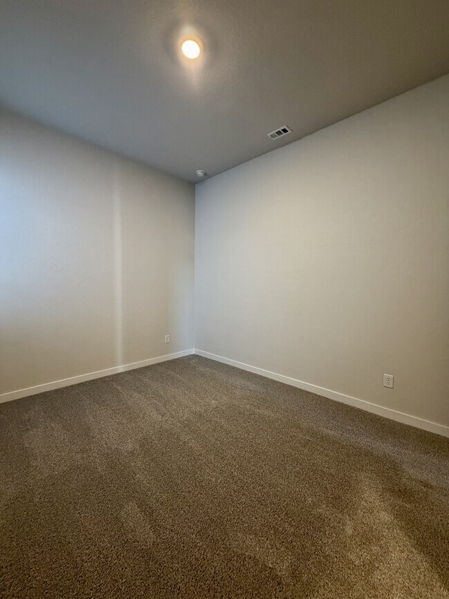 Building Photo - 14427 Inspiration Pt