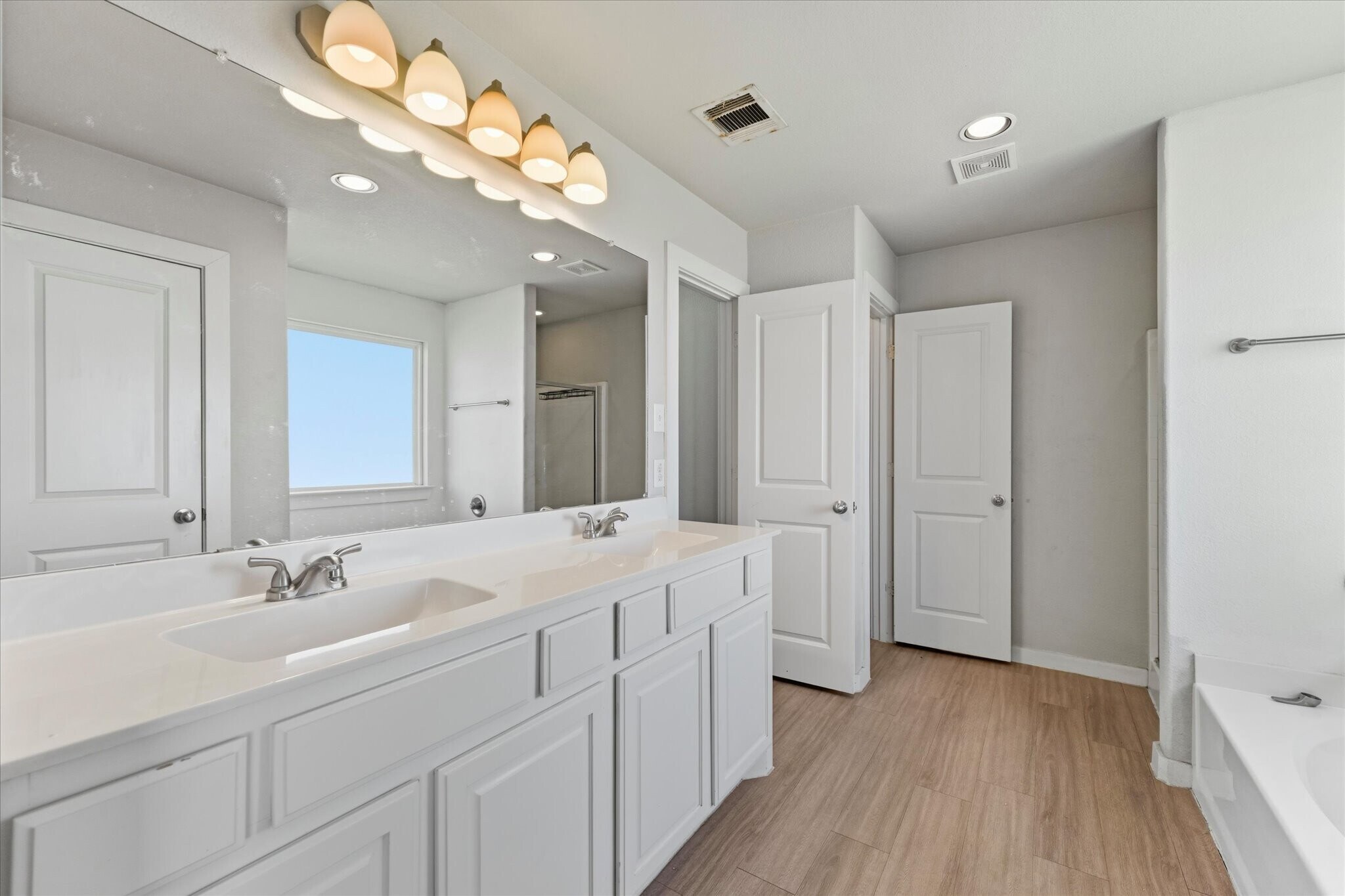 Building Photo - 9975 Rio Doso Dr