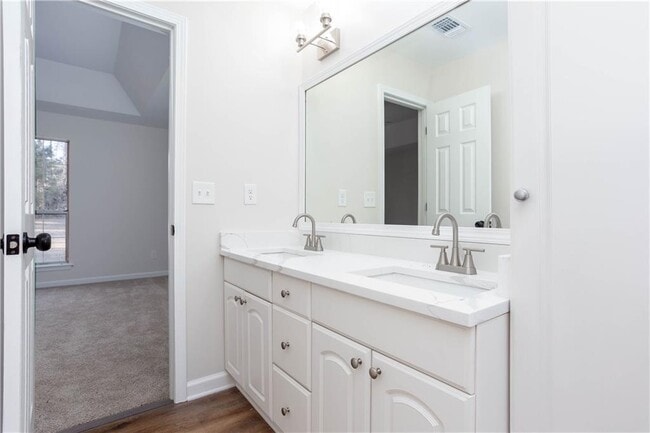 Building Photo - 4100 Chanticleer Dr NW