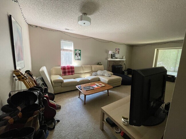 Building Photo - 3 Bedroom 2 bath home in North Davis