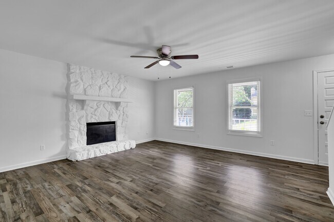 Building Photo - 4520 Coopers Creek Cir SE