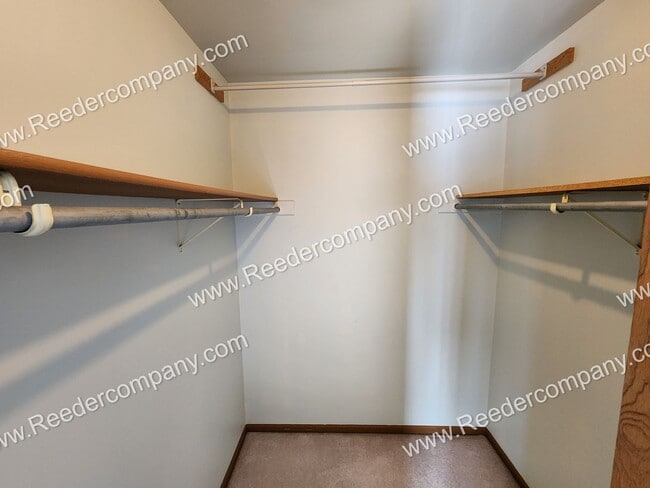 Building Photo - 2 Bedroom / 1 Bath Condo