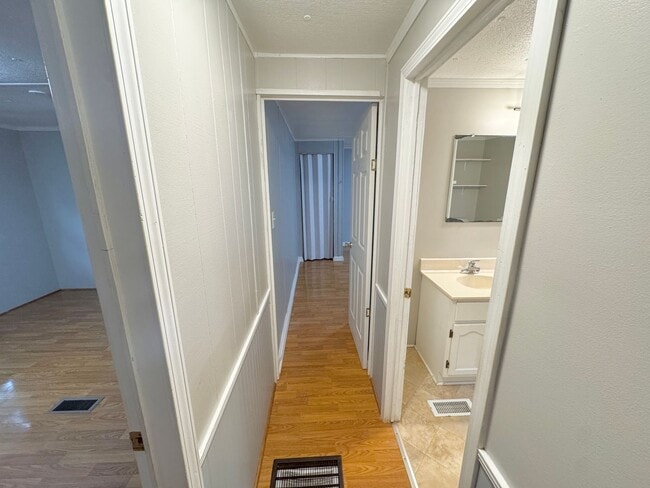 Building Photo - Statesville - HWY 90 - 3 Bedroom/ 1.5 Bath