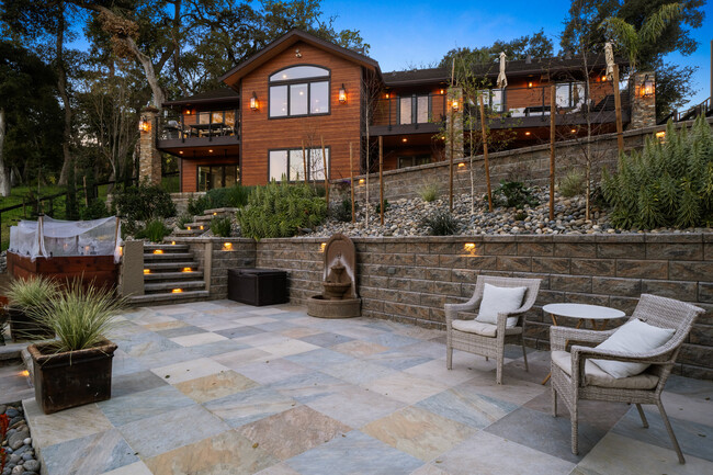 Building Photo - 30 Castlewood Dr
