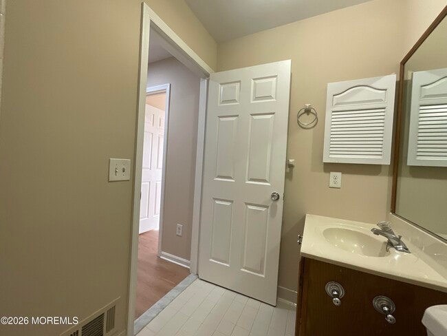 Building Photo - 1121 Roseberry Ct