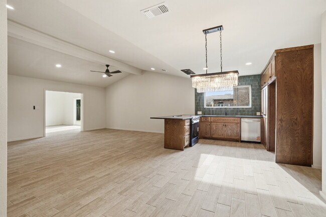 Building Photo - "Charming 4-Bed Oasis with Fireplace in Lubbock - 2 Full Baths & Spacious 2460 Sq Ft!"