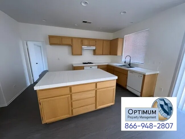 Building Photo - Spacious 5-Bedroom, 3-Bathroom Home with Loft in Victorville