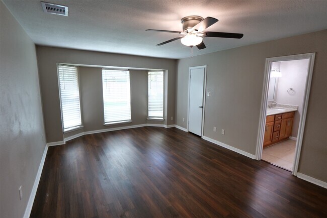 Building Photo - 915 Comstock Springs Dr