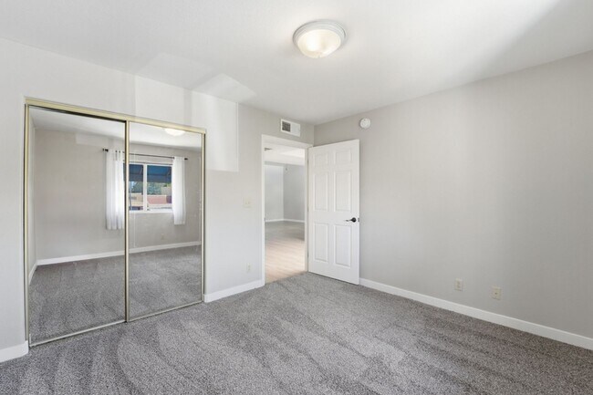 Building Photo - Fully Updated 2 Bed Mesa Condo | Quartz Counters + Pool & Spa