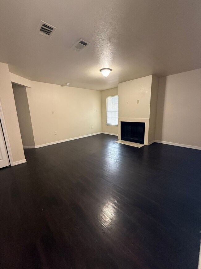 Building Photo - 1336 Jade Ave