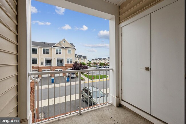 Building Photo - 23235 Milltown Knoll Square