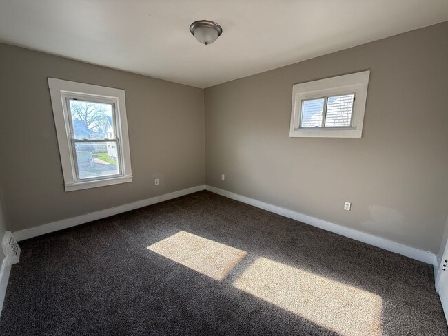 Building Photo - 4503 E 126th St