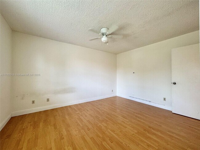 Building Photo - 1226 SW 113th Terrace