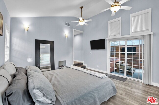 Building Photo - 8345 White Oak Ave