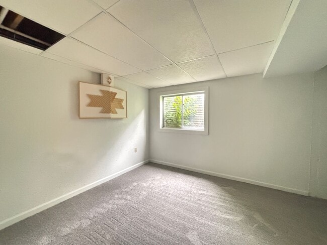 Building Photo - Large 2-story townhome with finished basement & 1-car garage!