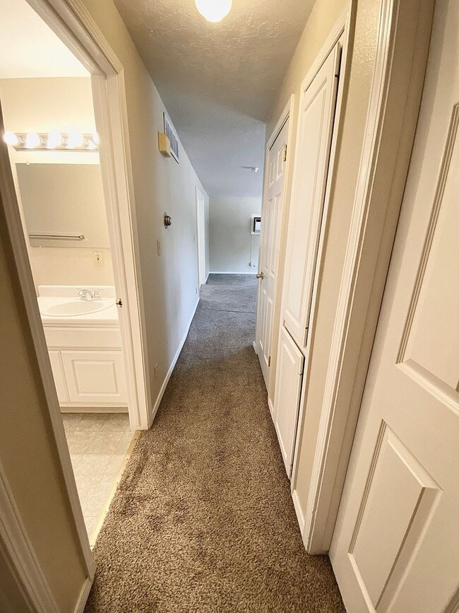 Building Photo - 2 Bedroom 1 Bath Units