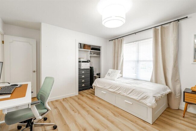 Building Photo - 4824 NW 73rd St