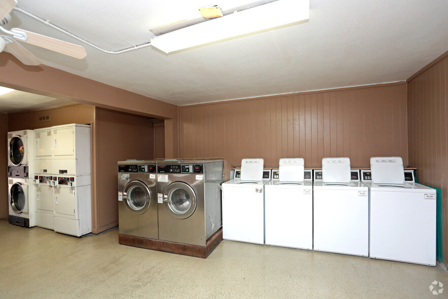 Laundry Facilities - Sharpstown Manor