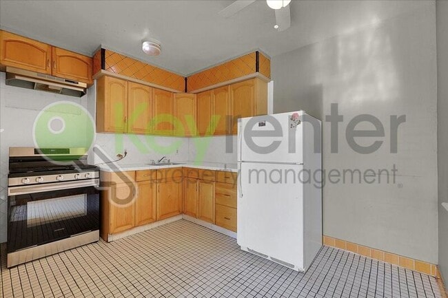 Building Photo - 246 Santiago Ave