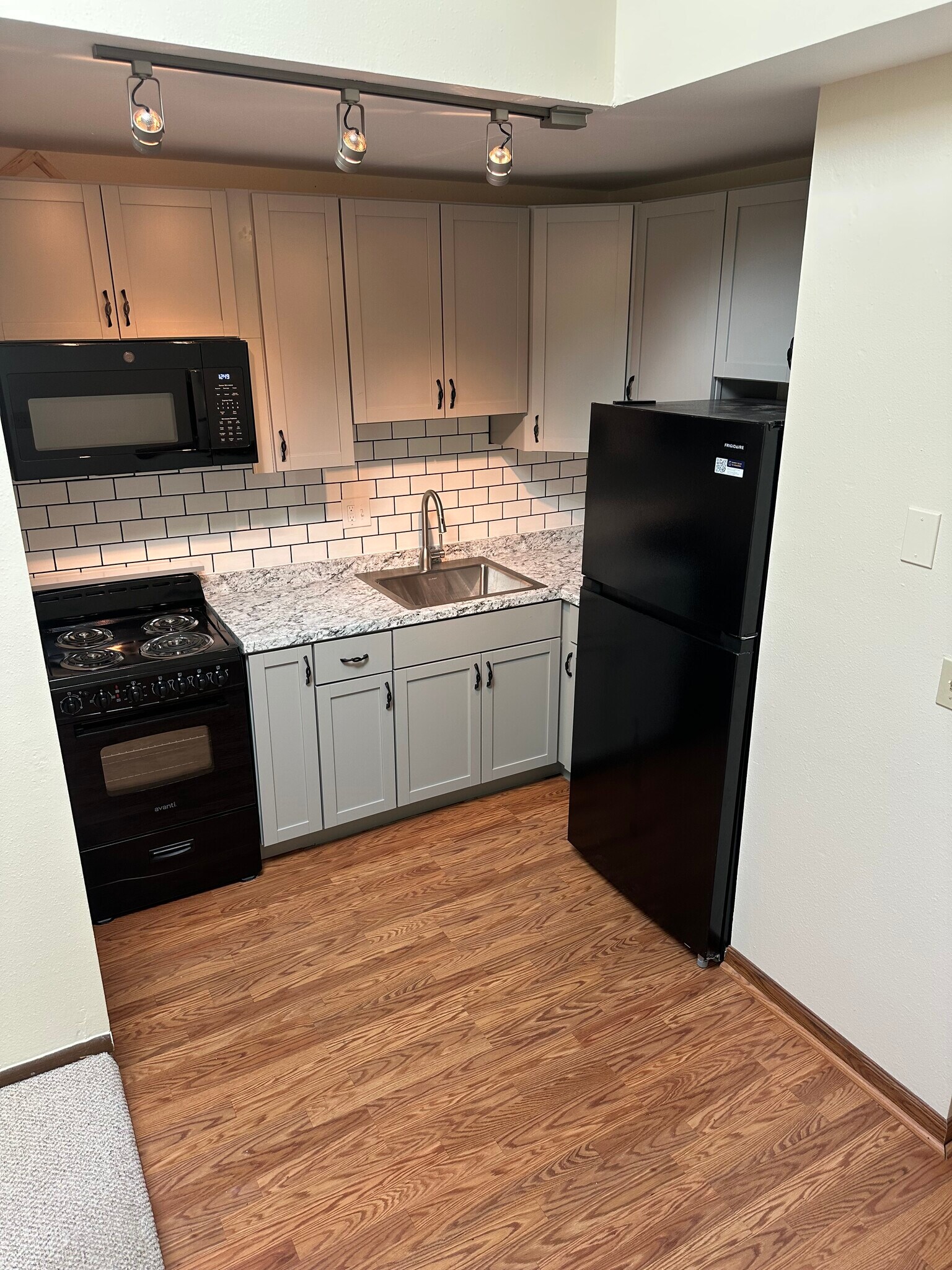 Building Photo - 2096 Fox Hollow Dr