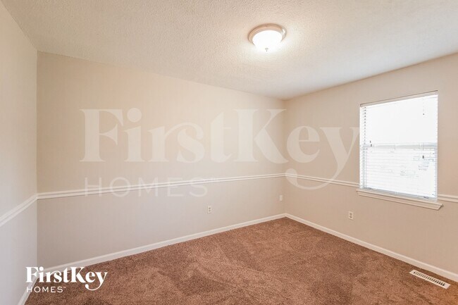 Building Photo - 4602 Hollow Ln