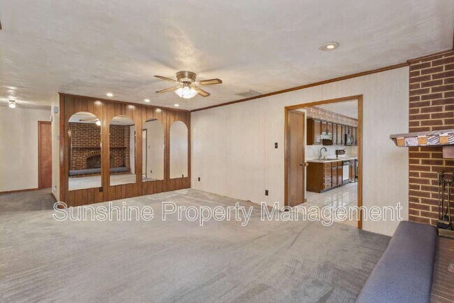 Building Photo - 512 Winwood Dr