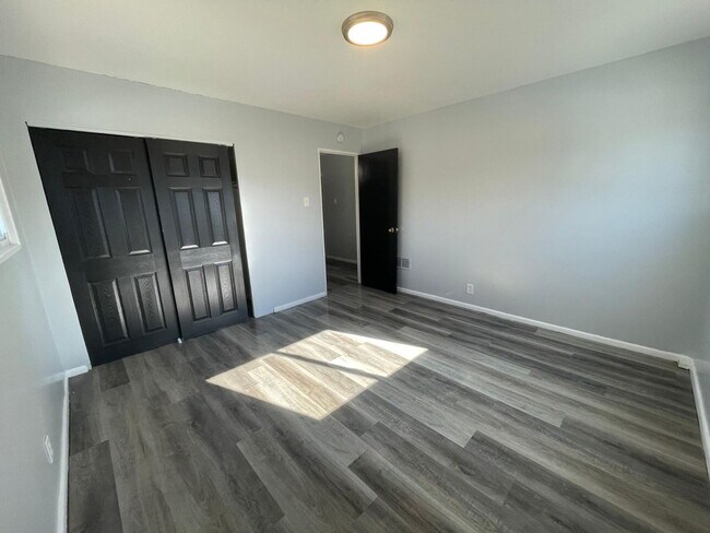 Building Photo - 3421 Elmhurst Dr