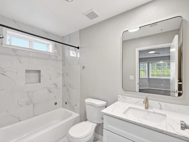 Building Photo - 2800 Roop Rd