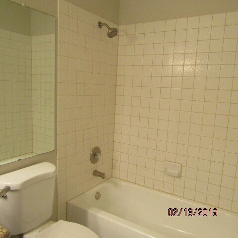 Building Photo - Gorgeous home with upgrades and move in ready