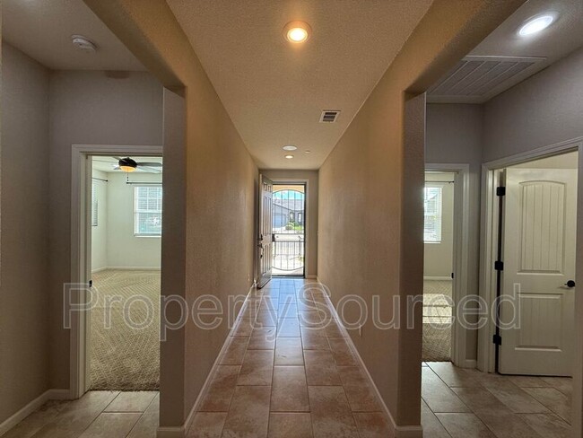 Building Photo - 1697 W Woodward Ave