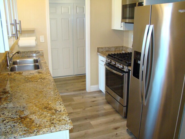 Building Photo - 8972 Rosetta Cir