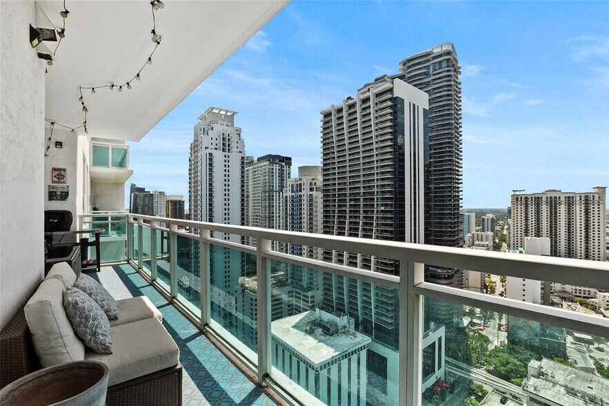 Building Photo - 951 Brickell Ave