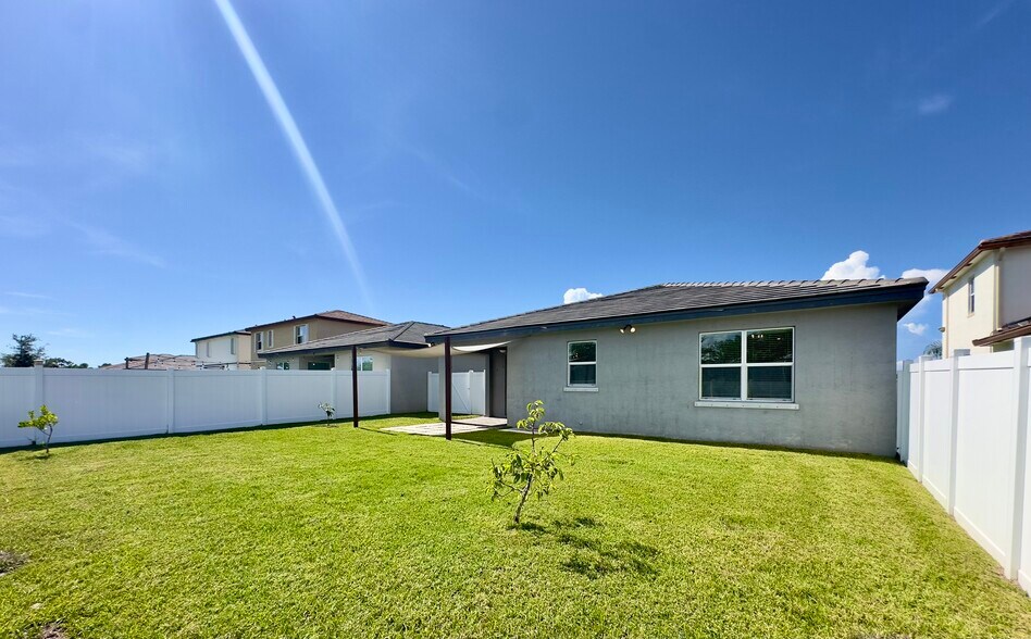 Building Photo - 7879 NW Greenbank Cir