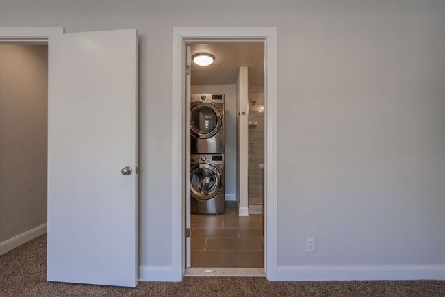 Building Photo - Fully Remodeled Townhome in the Heart of D...
