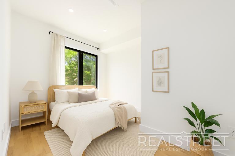 Building Photo - Brand New 3 Bed 2 Bath in Bed Stuy Townhouse!