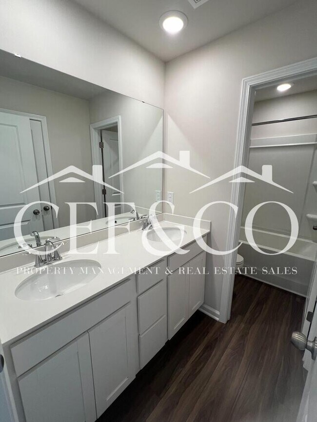 Building Photo - Spacious 5-Bedroom Home with Loft, 2-Car Garage & Neighborhood Amenities